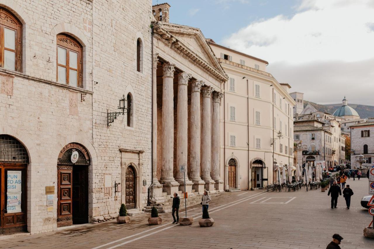 Sotto Gli Affreschi Del 1800 Con Colazione Inclusa Asís Exterior foto